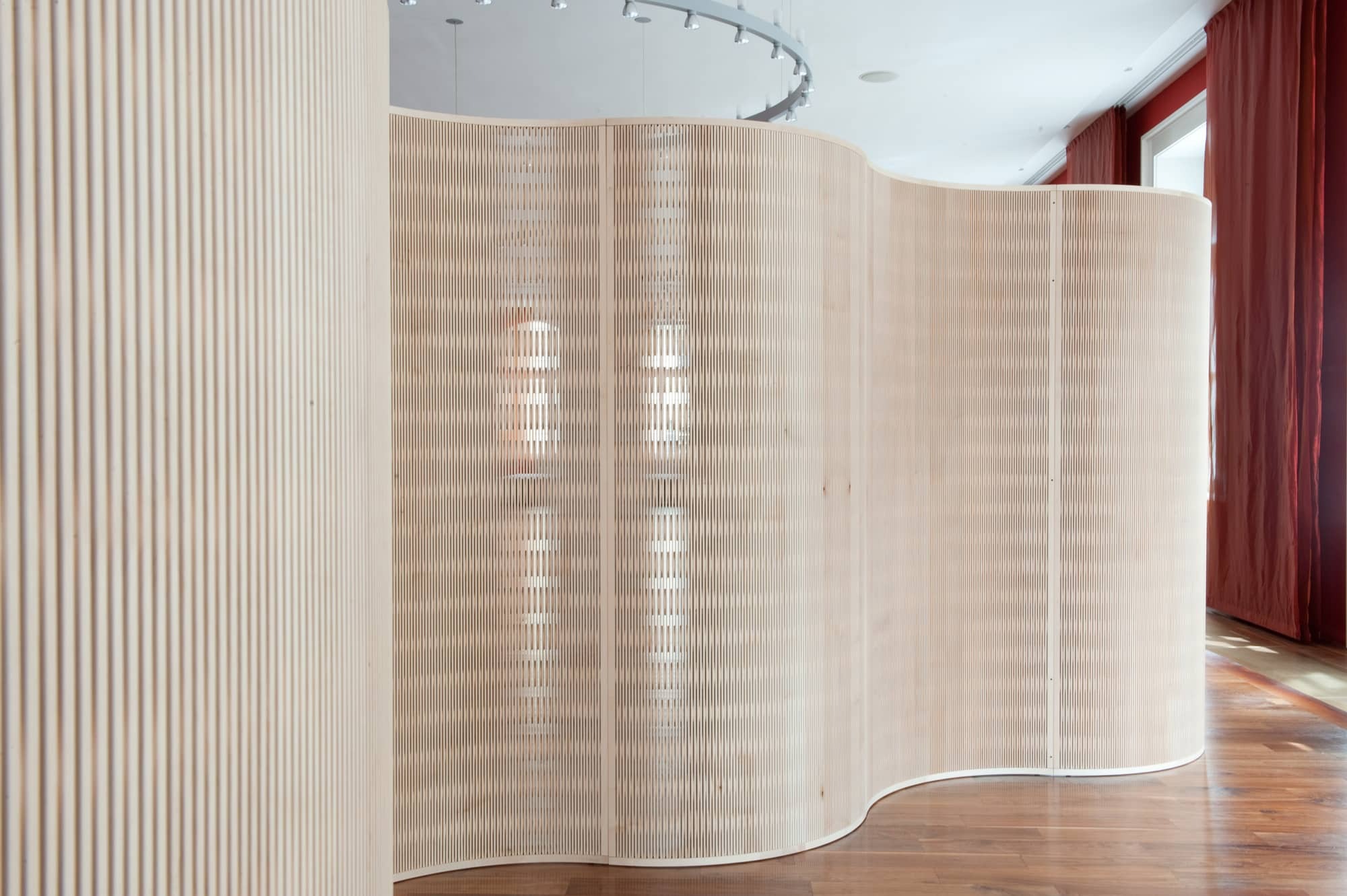 SchmittCo - flexible wood acoustic partition walls - JANUS maple